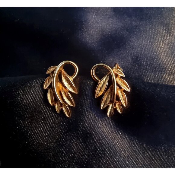 Vintage NAPIER Signed Gold Floral Leaves Leaf Branch Earrings - Picture 7 of 8